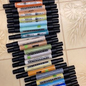 36 PRISMACOLOR 16 LETRASET DOUBLE END MARKERS.